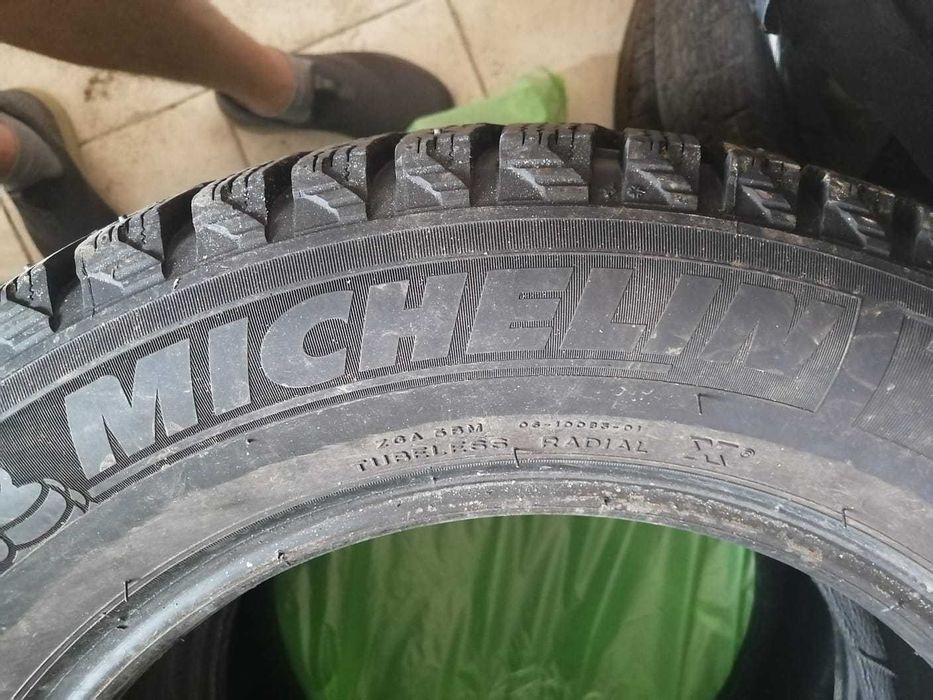 Продам резину зимнюю Michelin 195/65/R15