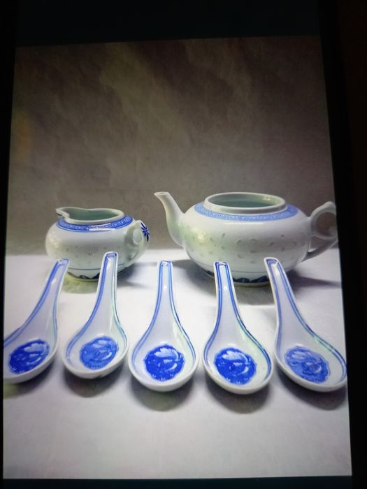 Ceainic,latiera+linguri porțelan