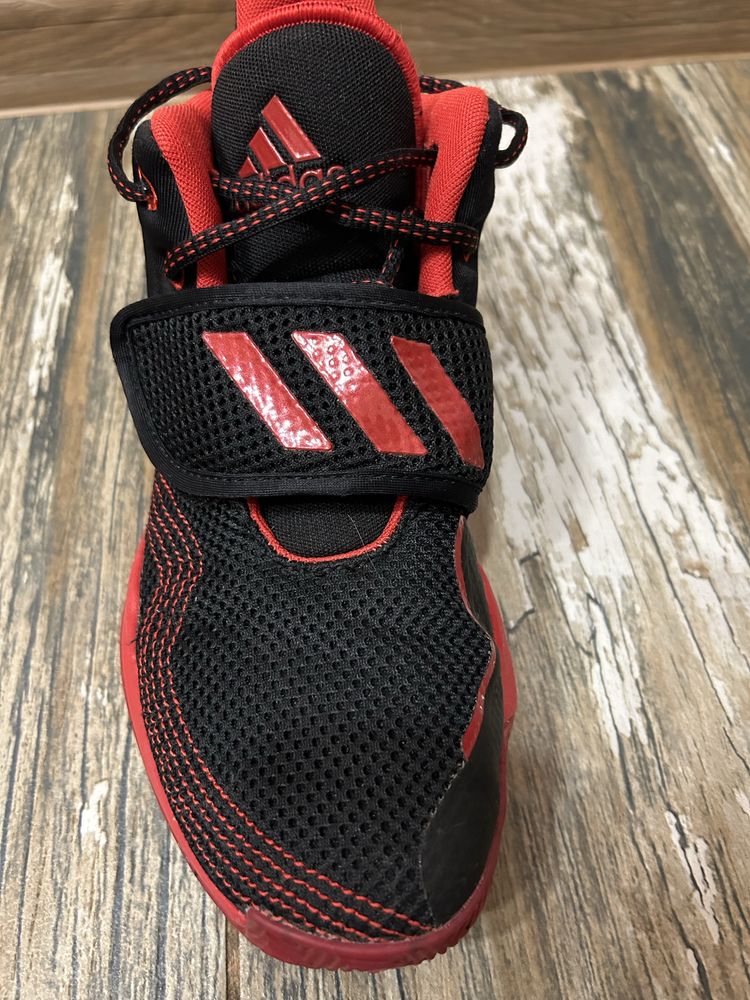 Оригинални маратонки Adidas.