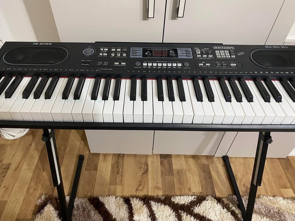 Orga electrica Bontempi 16-6125 in stare buna