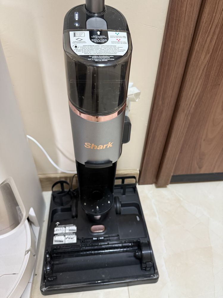Shark HydroVac Мултифункционален уред за мокро почистване