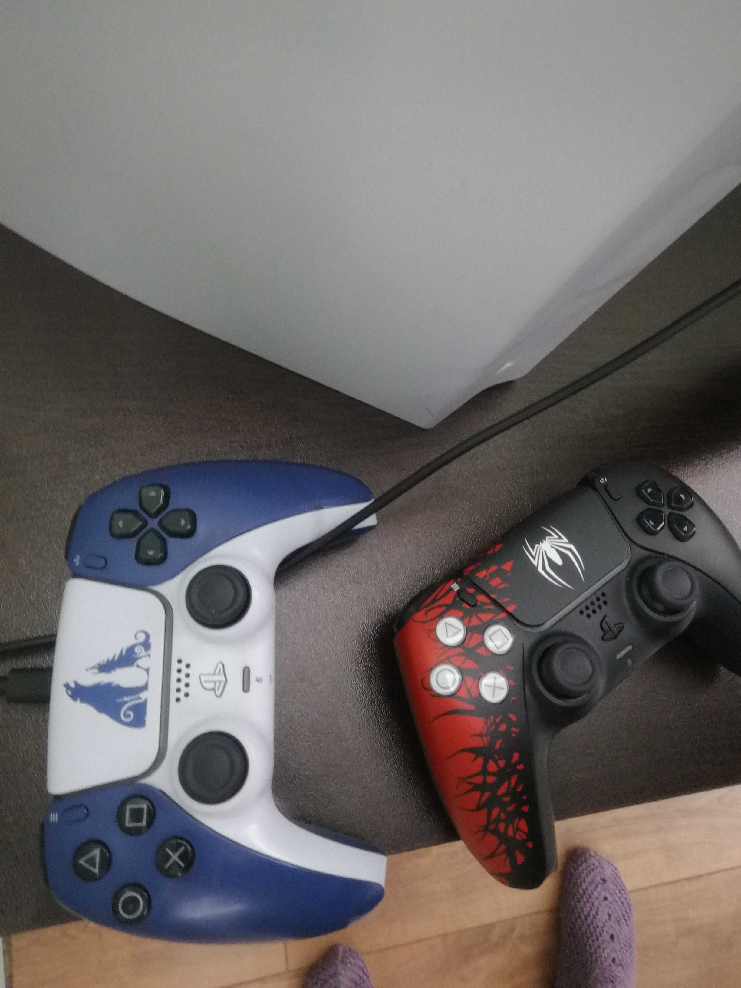 Ps5 disk edition Spider-man, God of war controllers
