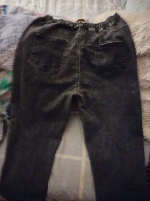 Продам джинсы 52размер.