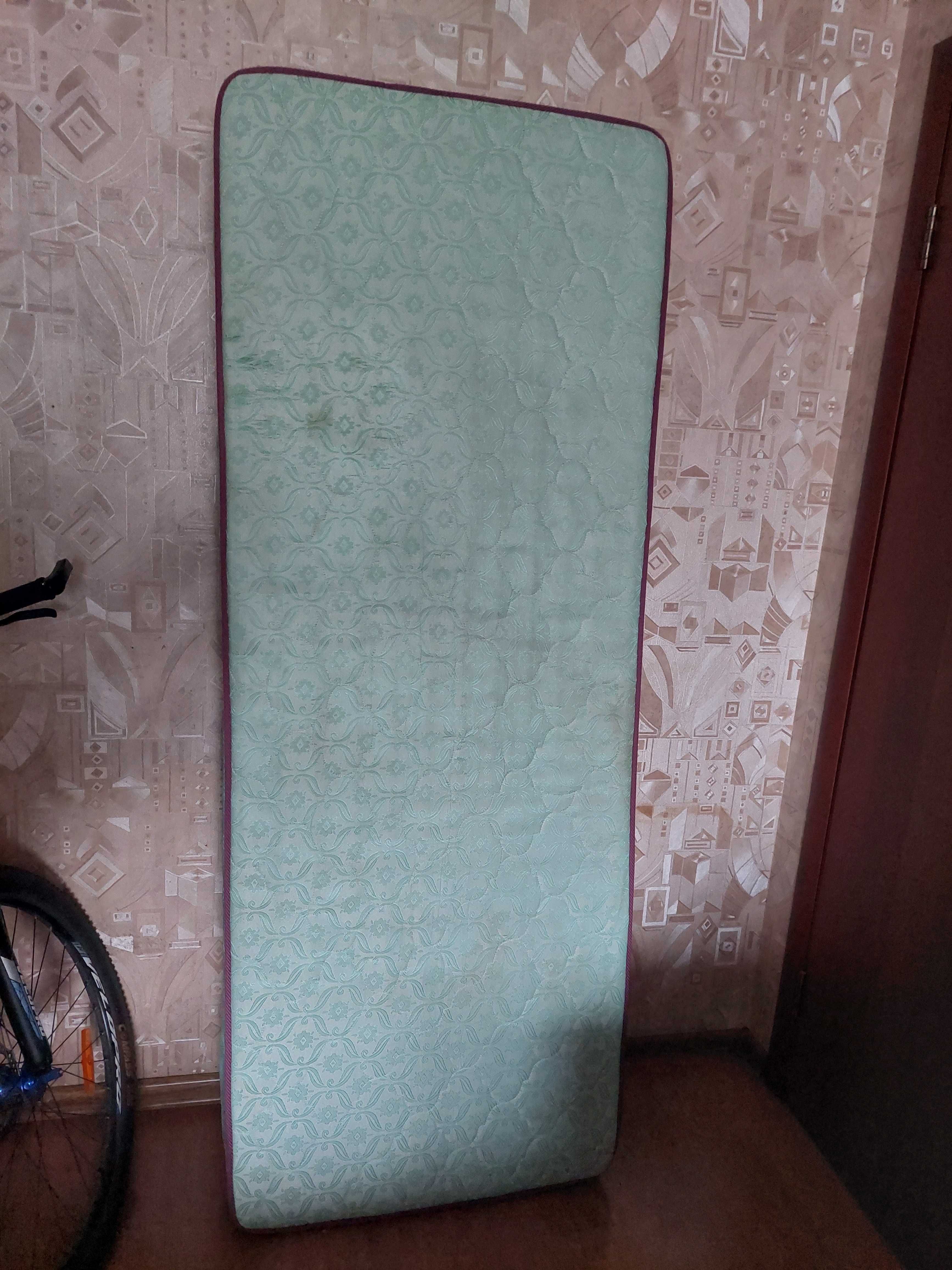 Матрас на односпальную кровать