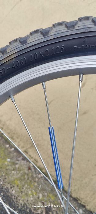 Bicicleta copii 6 - 9 ani roti de 20" folosită foarte puțin