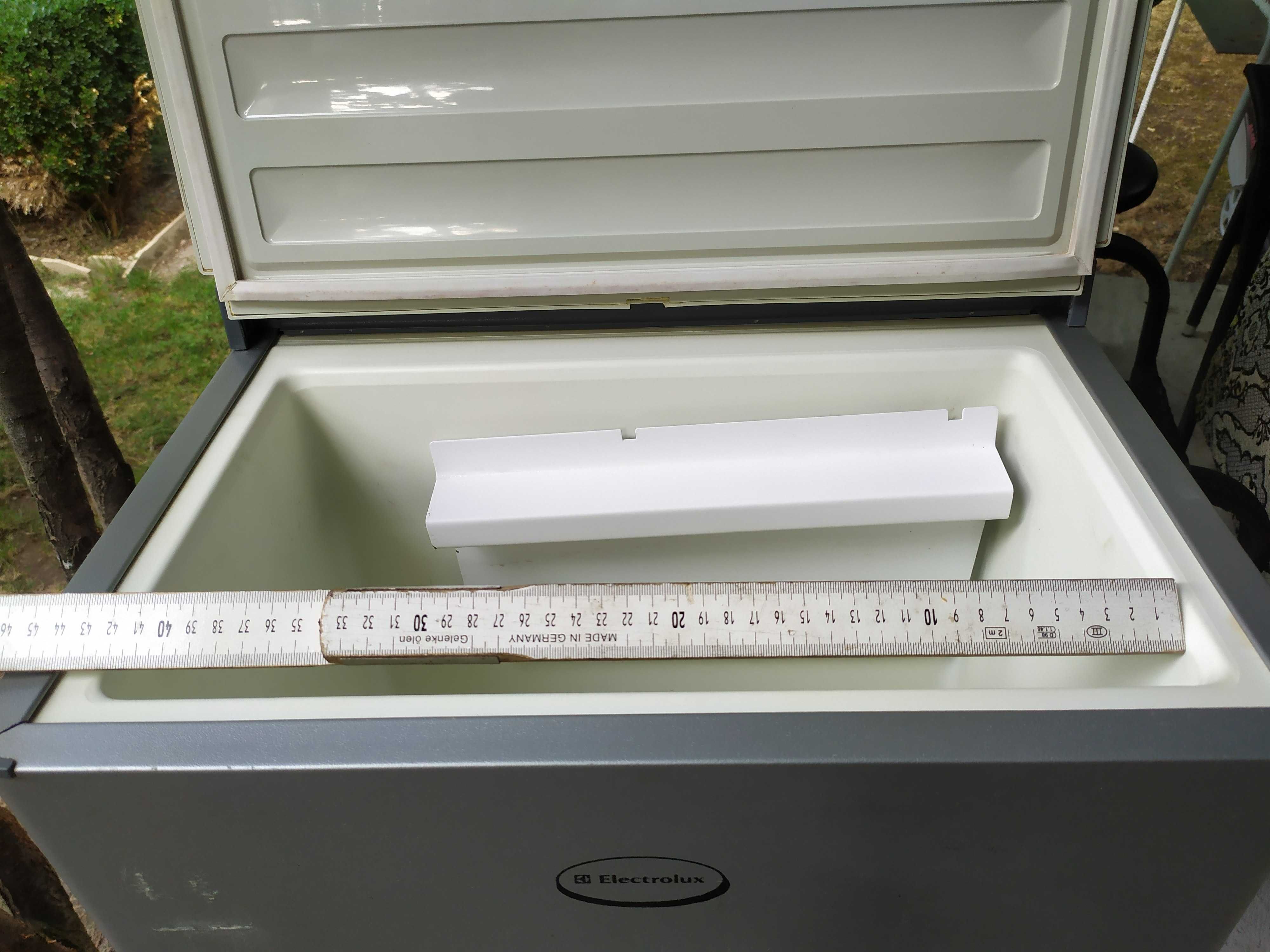 Охладител 24 v/220 v -Dometic Electrolux . Каравани , камиони ,лодки .