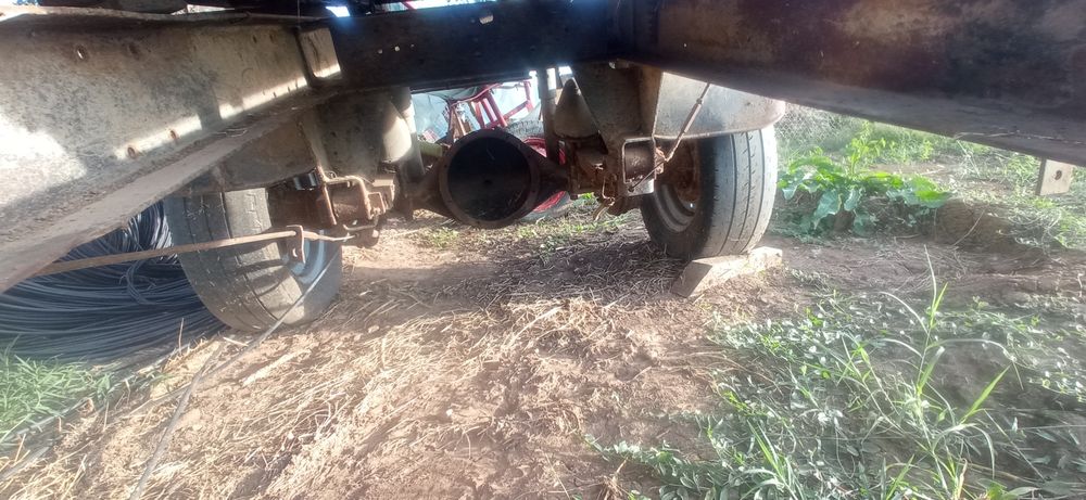 Vând remorcă de tractor