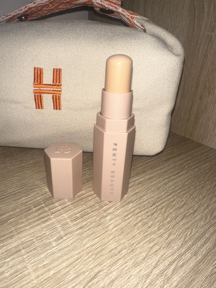 Фон дьо тен Fenty