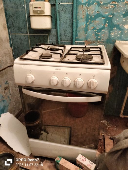 Газовая плита хорошим состояние