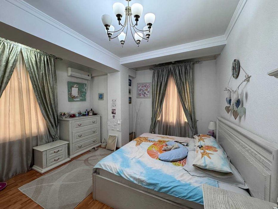 Юнусабад, метро Шахристан 4/4/4 кирпич 122 кв.м. среднее состояние=