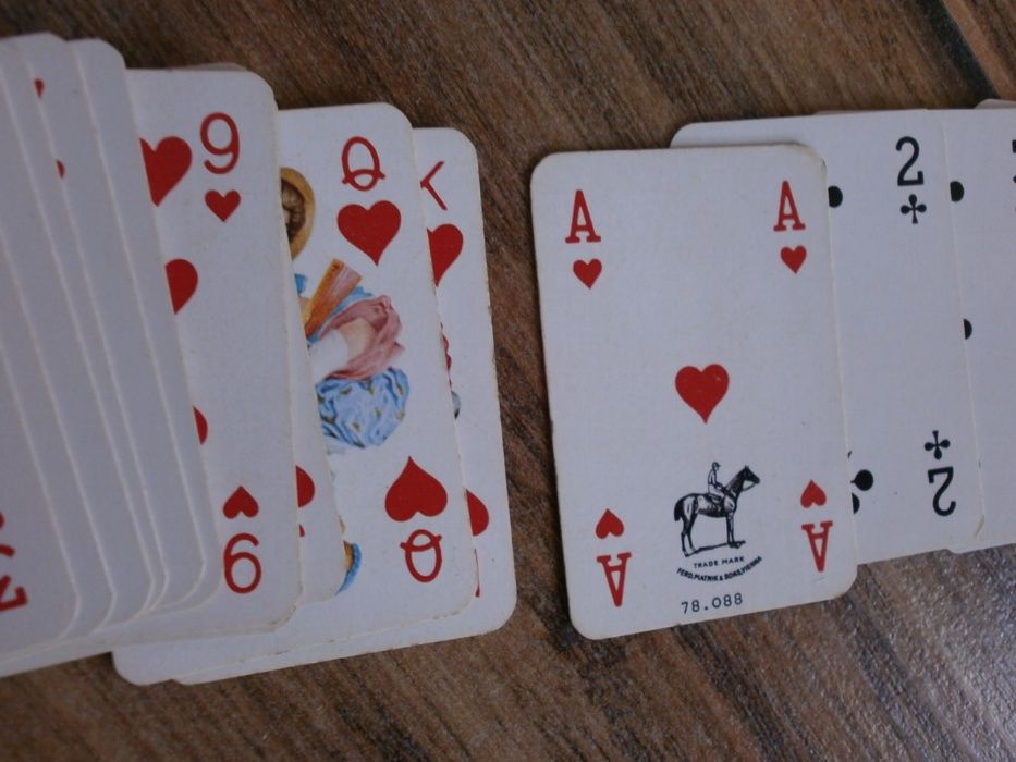 Карти за Игра за Колекции ТРИ КОЛОДИ