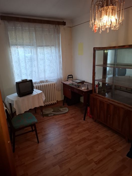Vând apartament 3 camere, 3/3, șarpantă, boxă, zonă ultracentrală