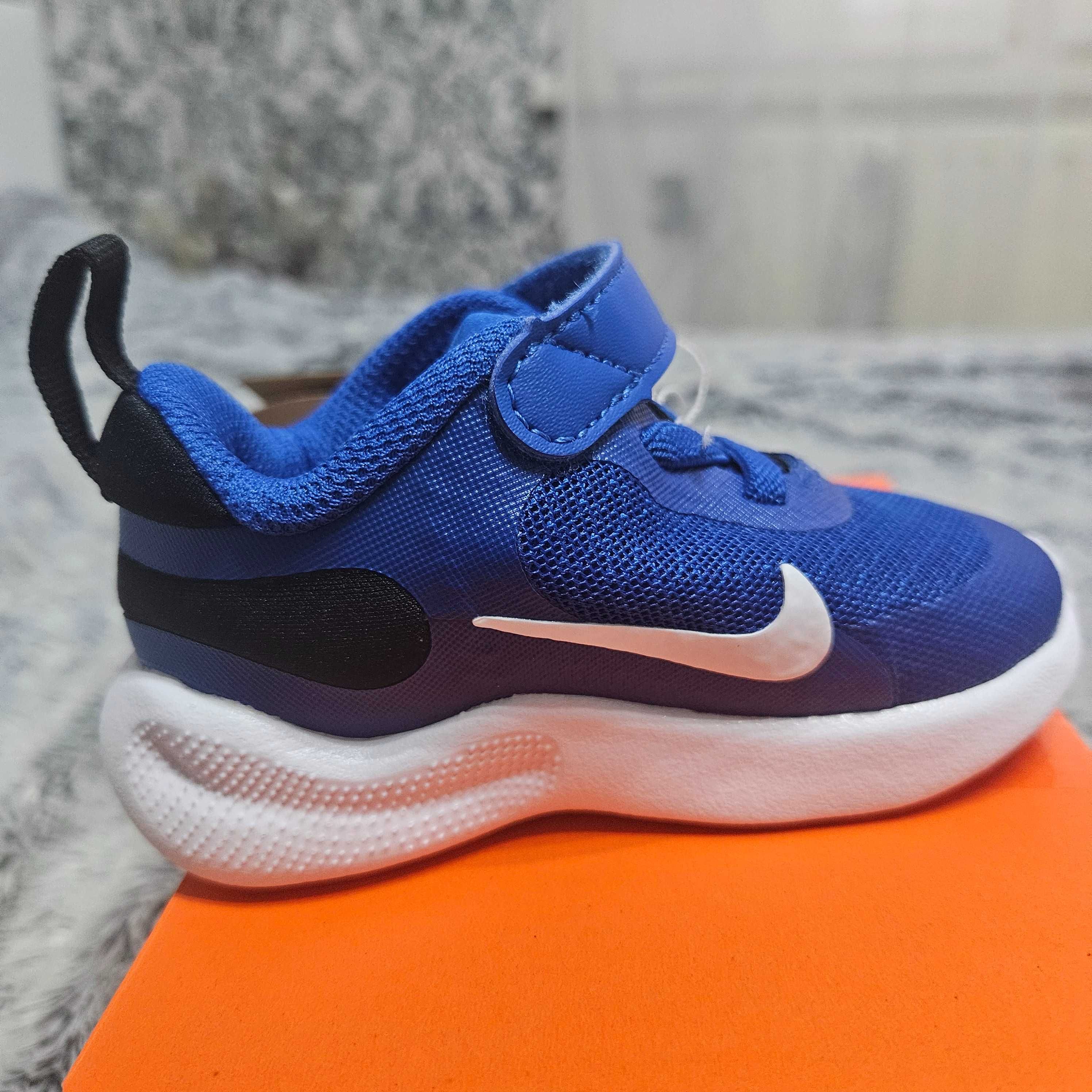 Оригинални бебешки маратонки NIKE REVOLUTION 7