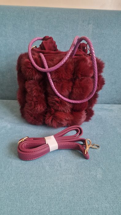 Пухена чанта с дълга дръжка