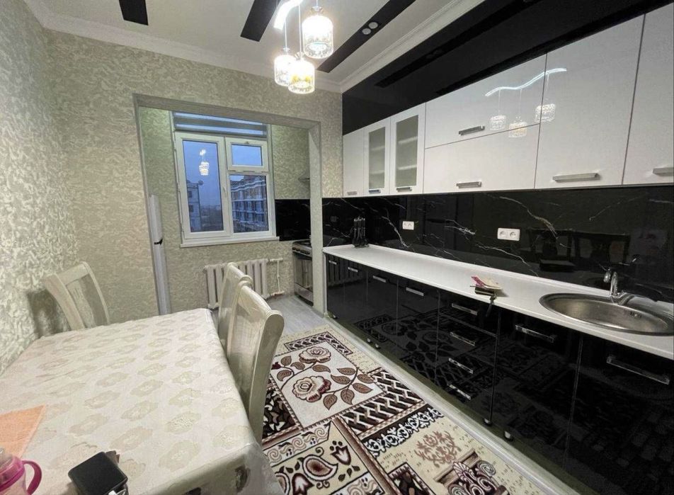 Сдается 2 ком Метро Ойбек. За Бизнес центром DMAAR