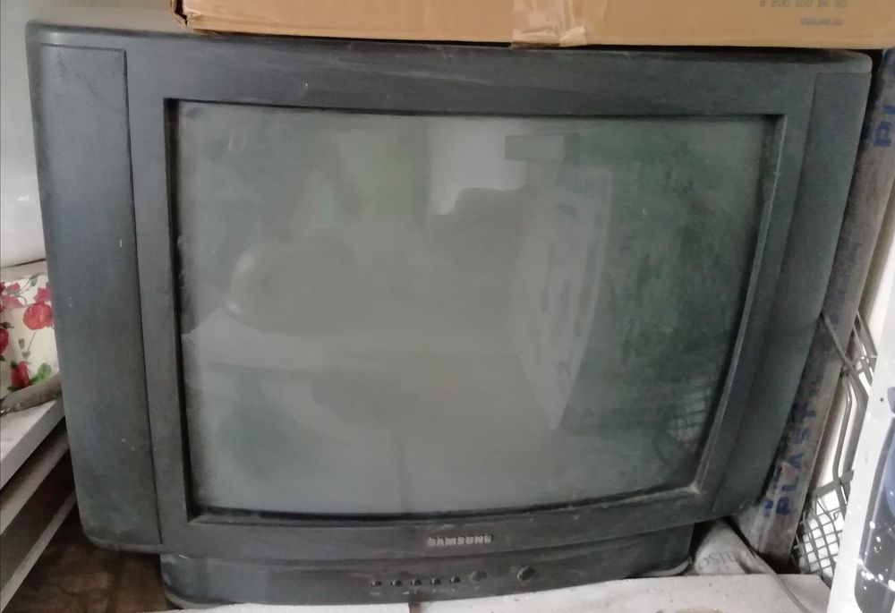 Продам телевизор Самсунг.