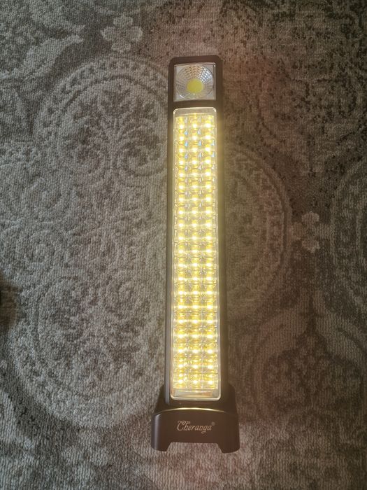 Lampa led cu încărcare solară