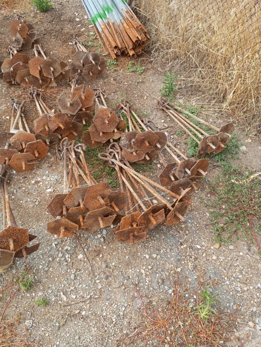 Продавам поцинковани пеобразНи колове за лозя малини домати огради тел