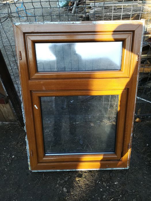 Fereastră termopan culoare stejar auruu