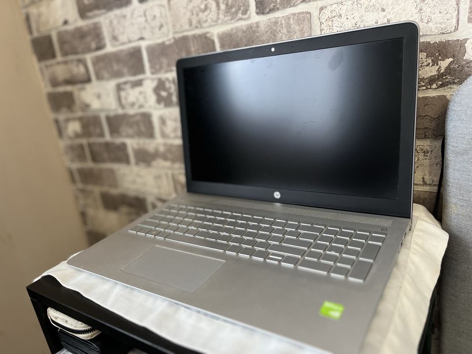 HP Pavilion лаптоп - Intel i5 / 8GB / SSD + HDD / NVIDIA 940 MX