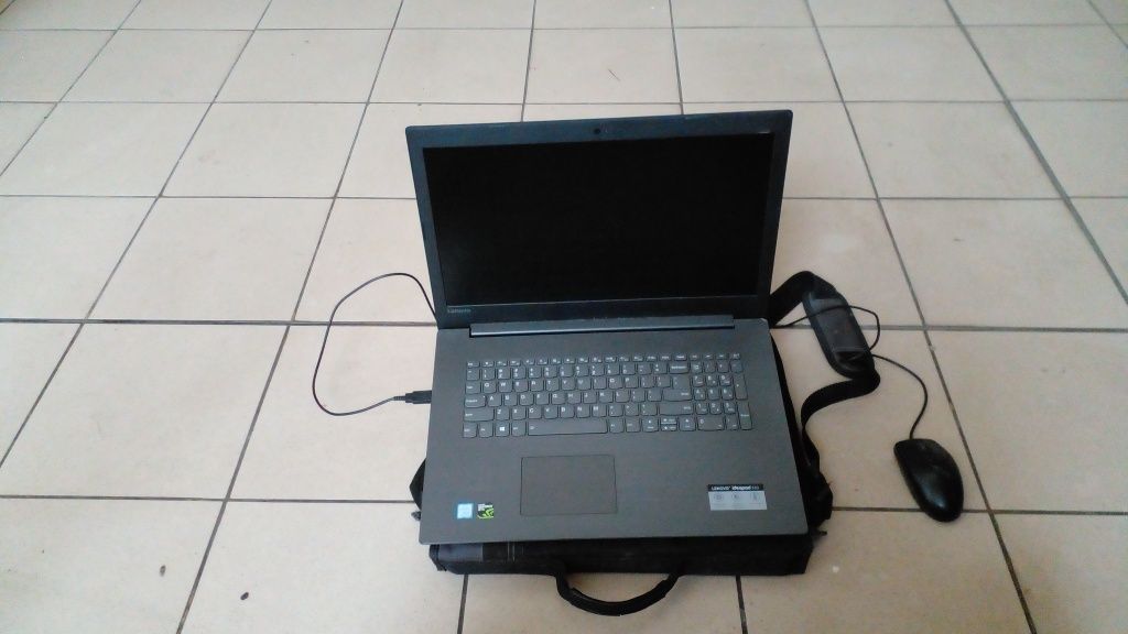 Vand laptop gaming lenovo ideapad 330-17 cu procesor i5 8300h