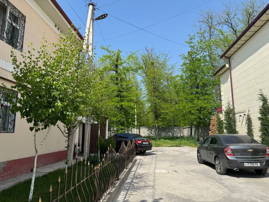 Uy hovli 4+2 sotix uchqahramon postga 1 km