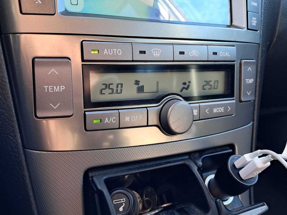 Toyota Avensis 2.0 126 cp diesel Xenon VARIANTE BMW