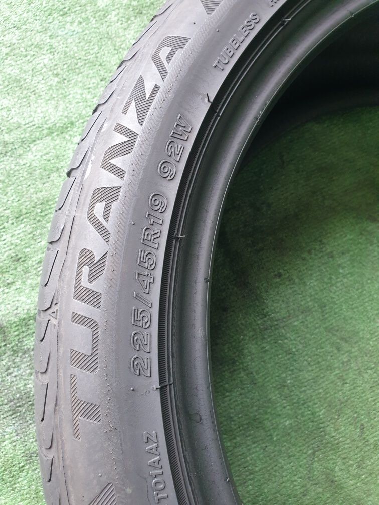 225 45 19 vara Bridgestone