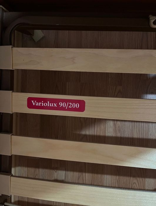 Pat din lemn masiv cu somiera