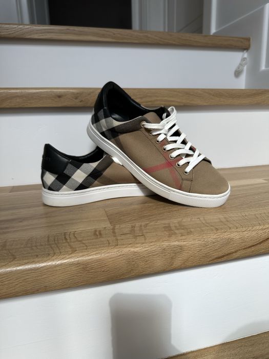 Adidasi Burberry originali