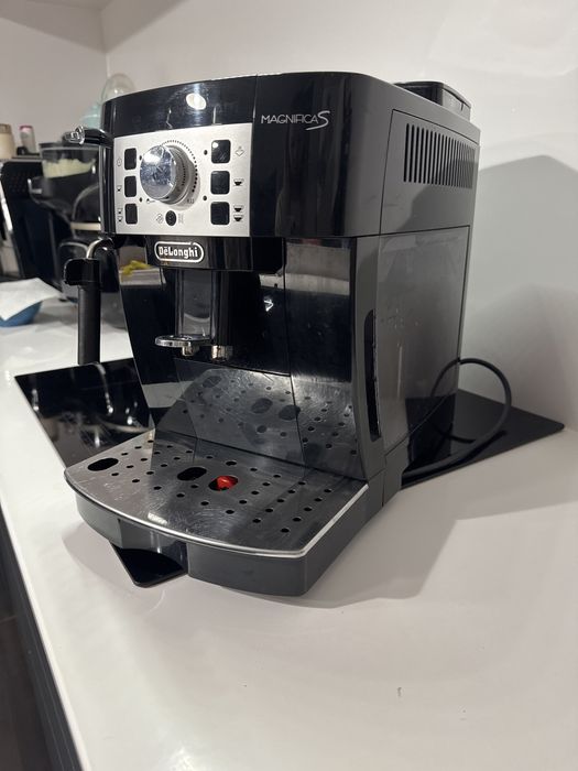 Aparat de cafea delonghi magnifica s