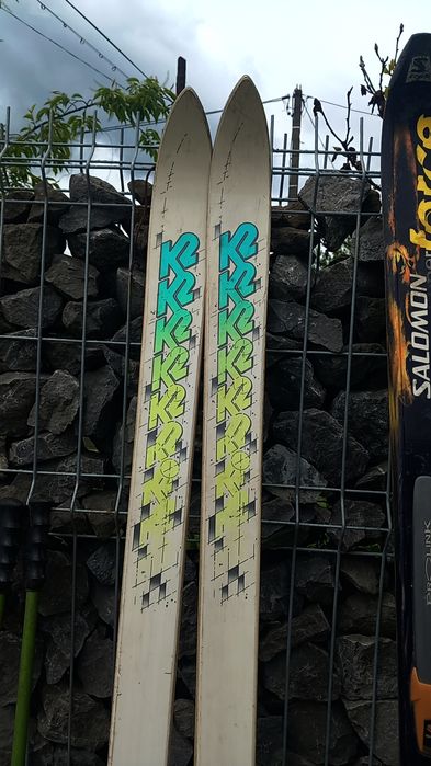 Vand 3 perechi de schiuri