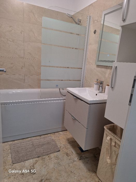 Închiriez apartament