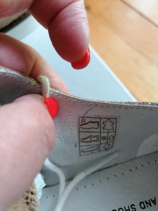 Pantofi de femei din piele