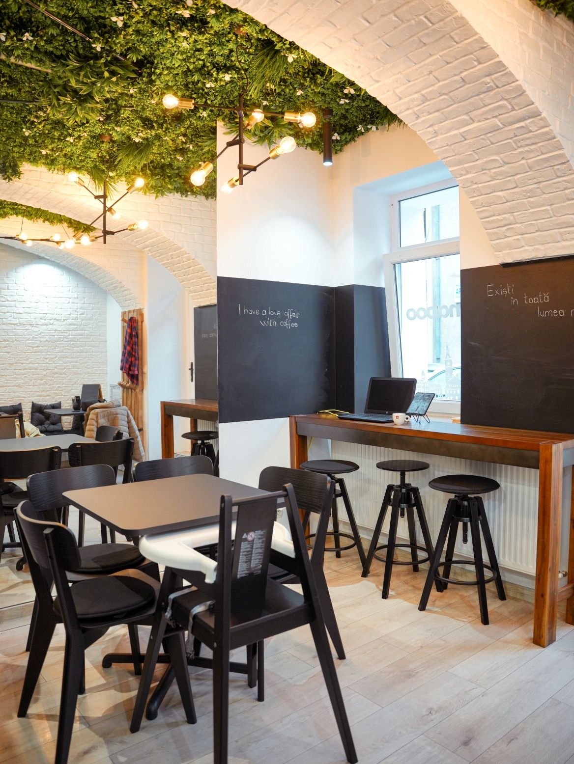 Spațiu evenimente restrânse – cafenea completa
