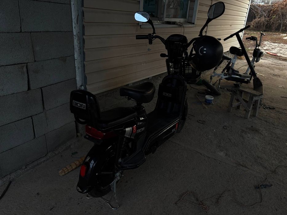 Два ск8 и электро гитара