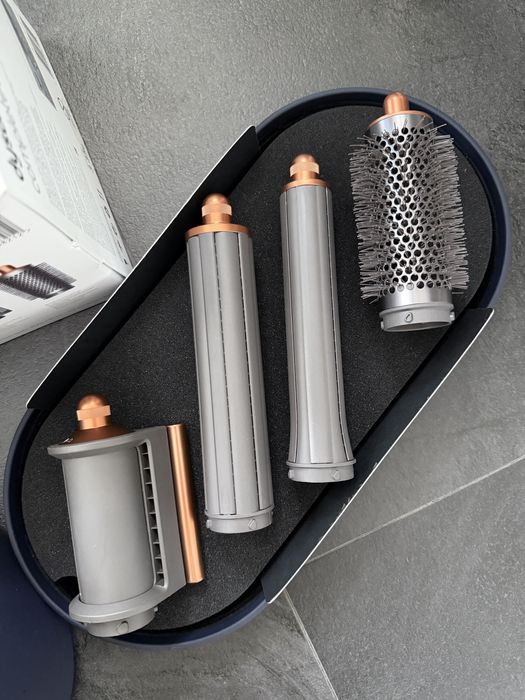 Dyson Airwrap Resigilat