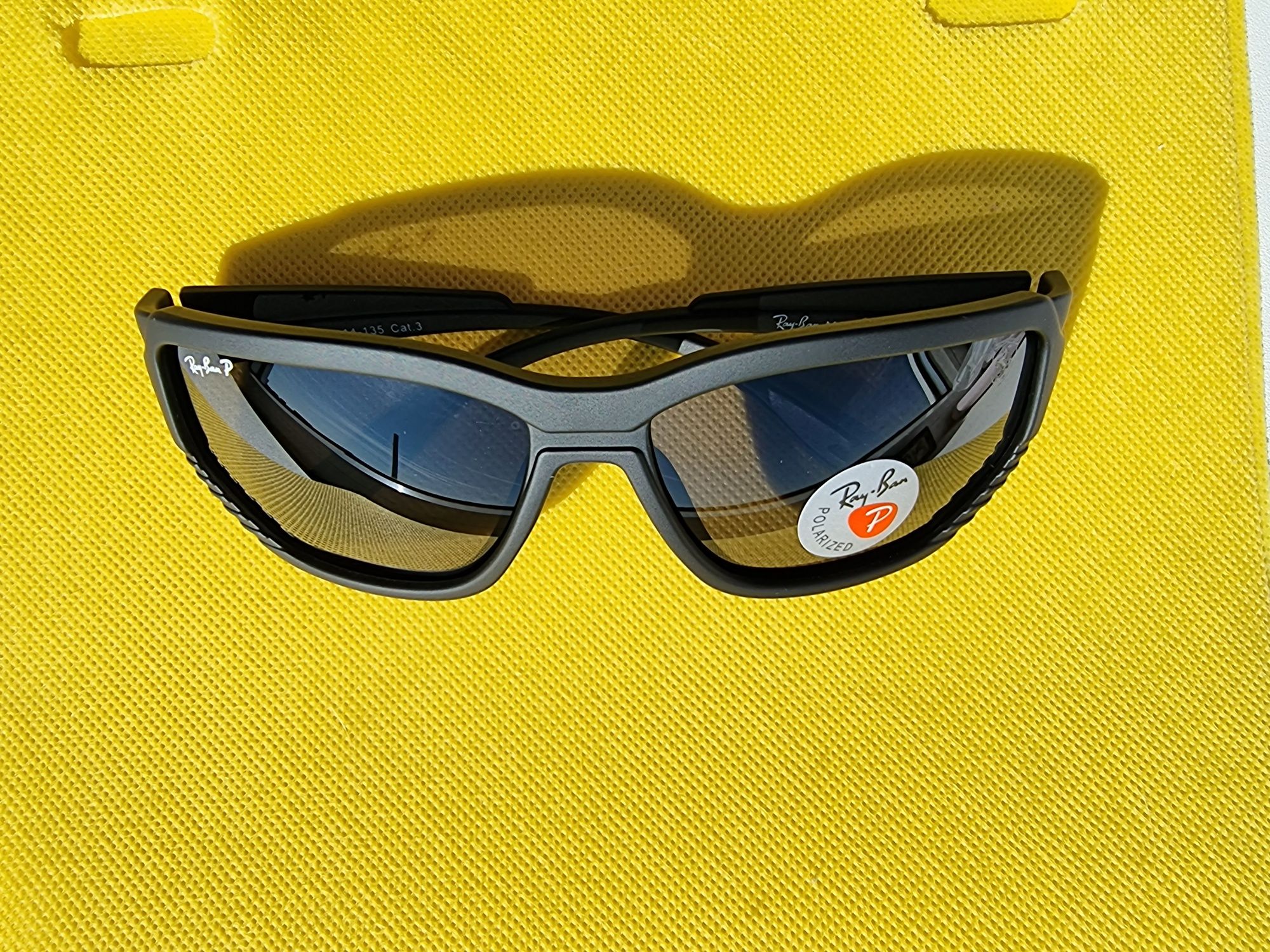 Ochelari de soare Ray-Ban RB4366 Ferrari Edition, polarizați