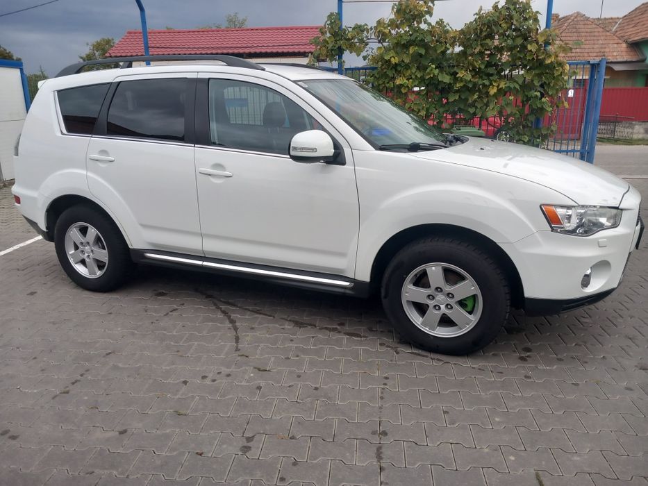 Mitsubishi Outlander an 2012 . Euro5.  7LOCURI.