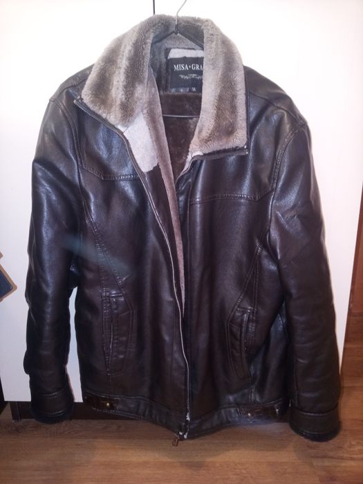 Отдам мужскую теплую куртку 54 размер.