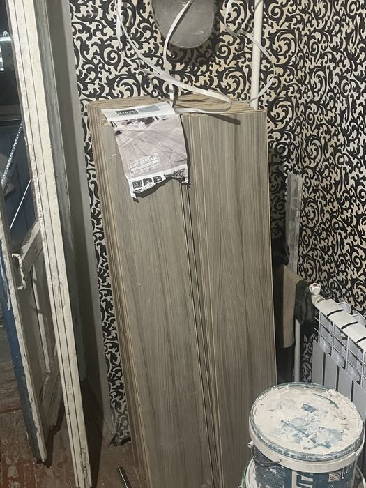 Ламинат продам серый