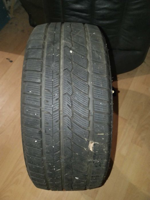 Продават се два броя нови зимни гуми 225 45 17