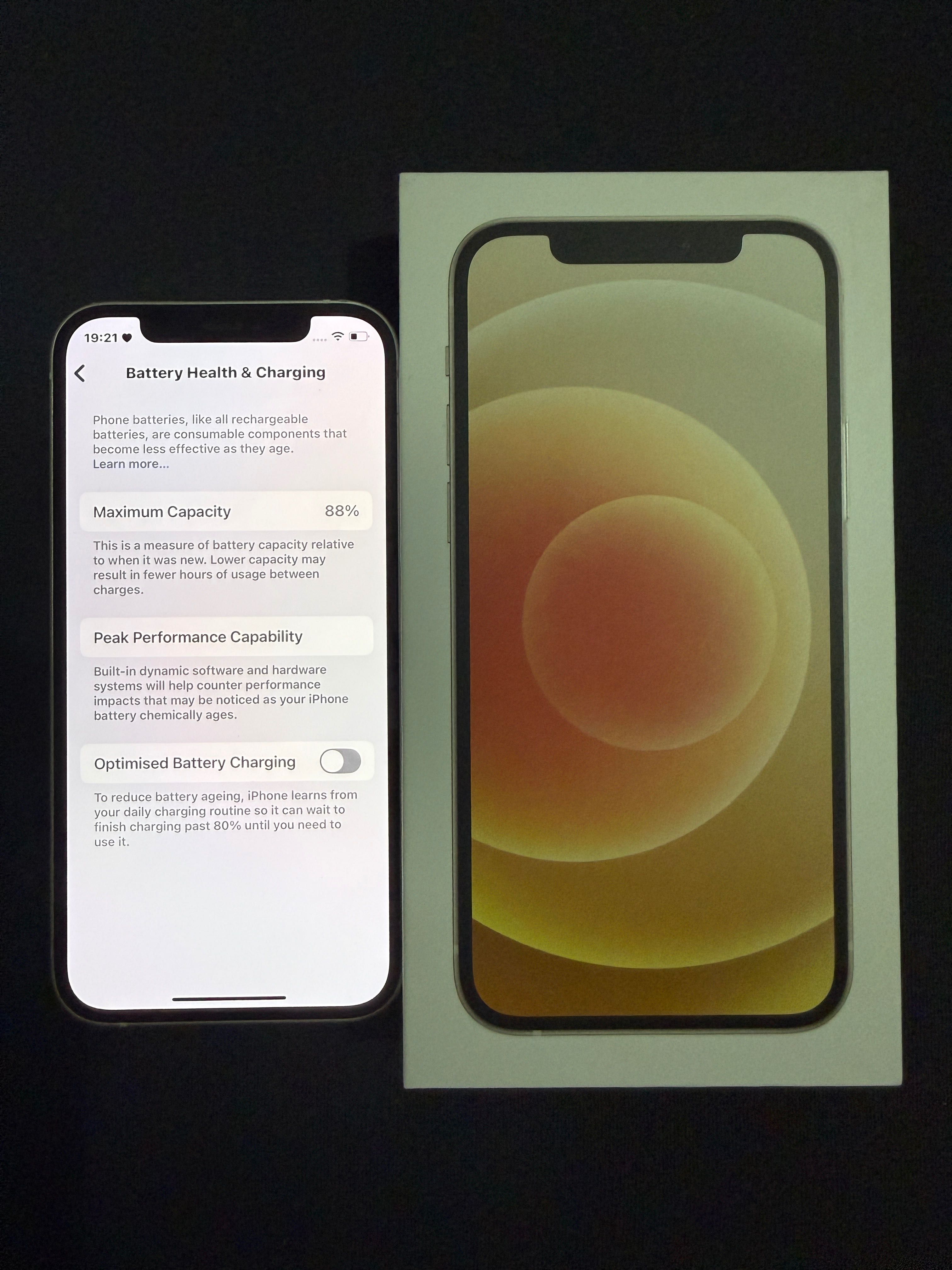 Продавам Iphone 12 64GB
