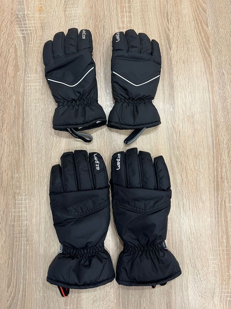 Два чифта ски ръкавици