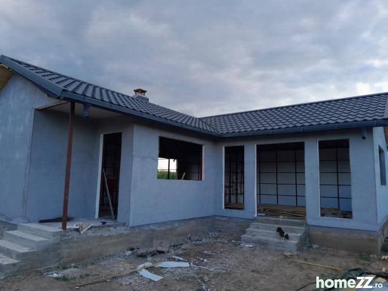 Vând case modulare pe structura metalica