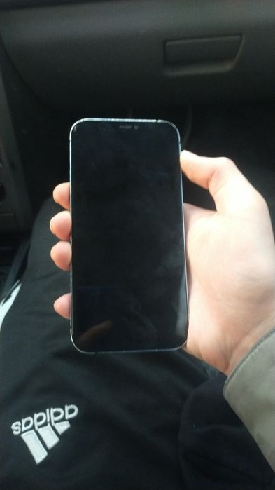 Айфон 12 64гб заблокирован