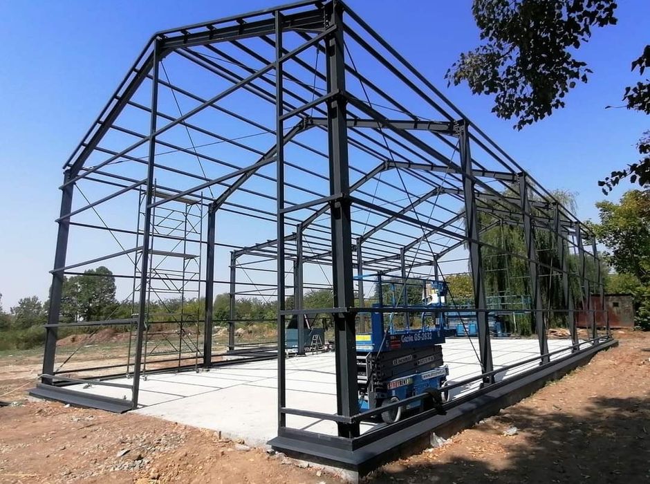 Comapnia noastra proiecteaza, produce și monteaza hale metalice 100%