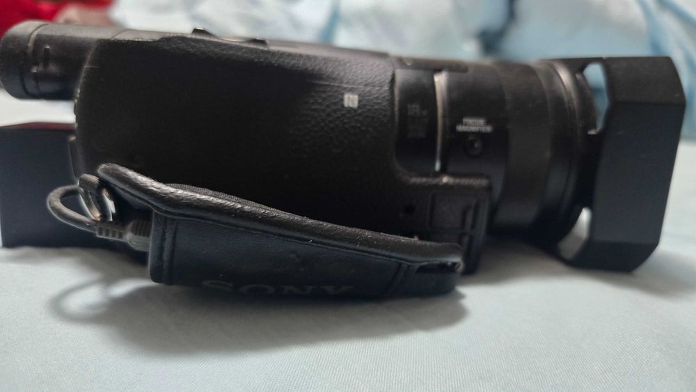 Продавам Камера Sony Ax100E 4K