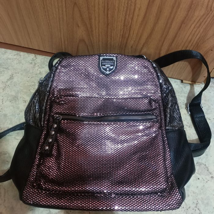 Продам рюкзачки женские