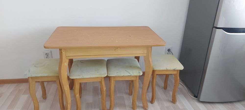 Продам стол стулья
